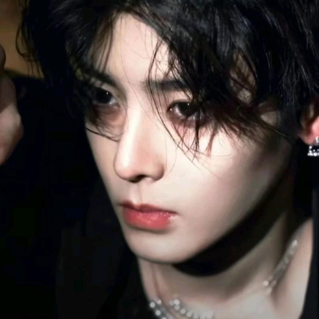 今天也喜欢月白🌙