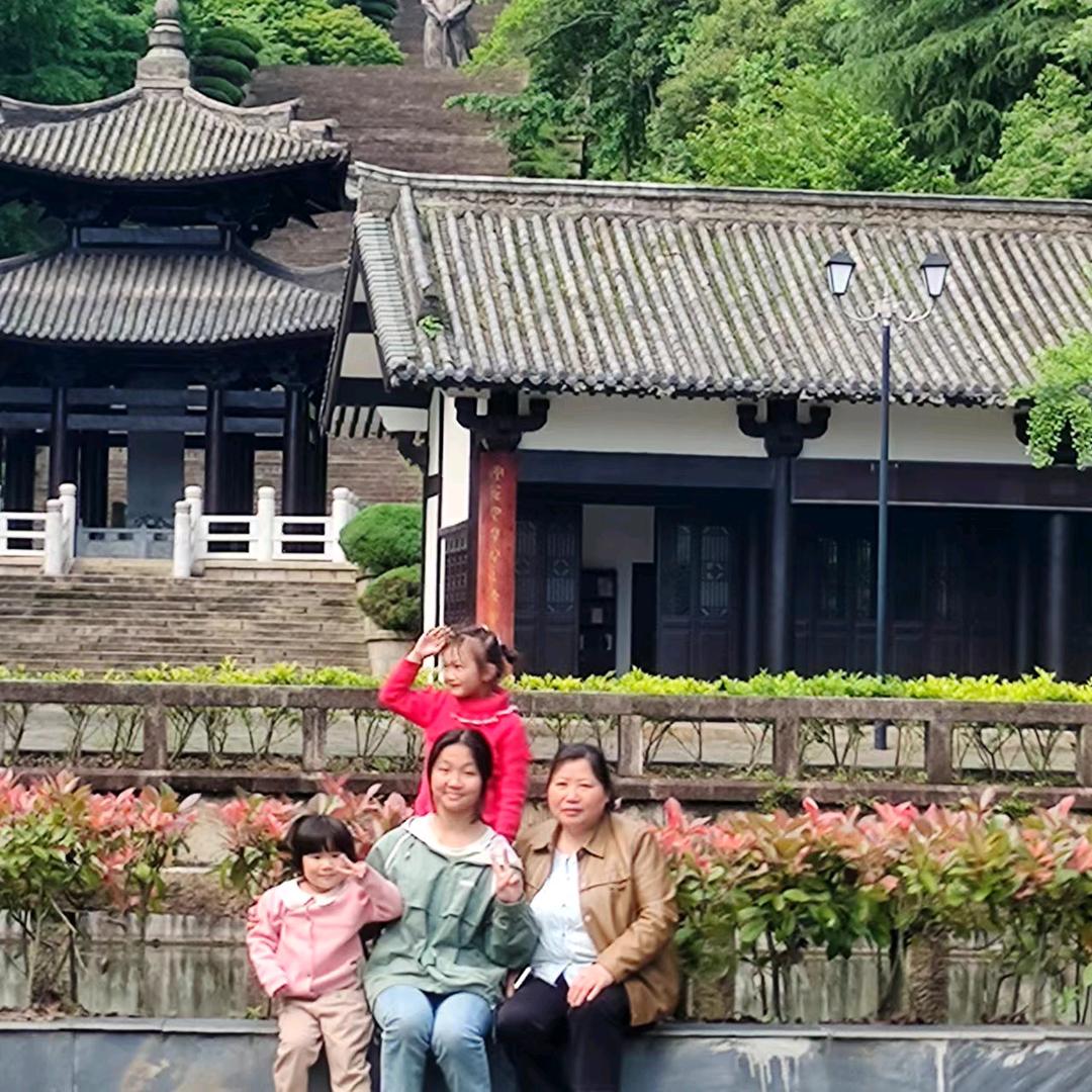 冬天的梅花，春暖王大姐
