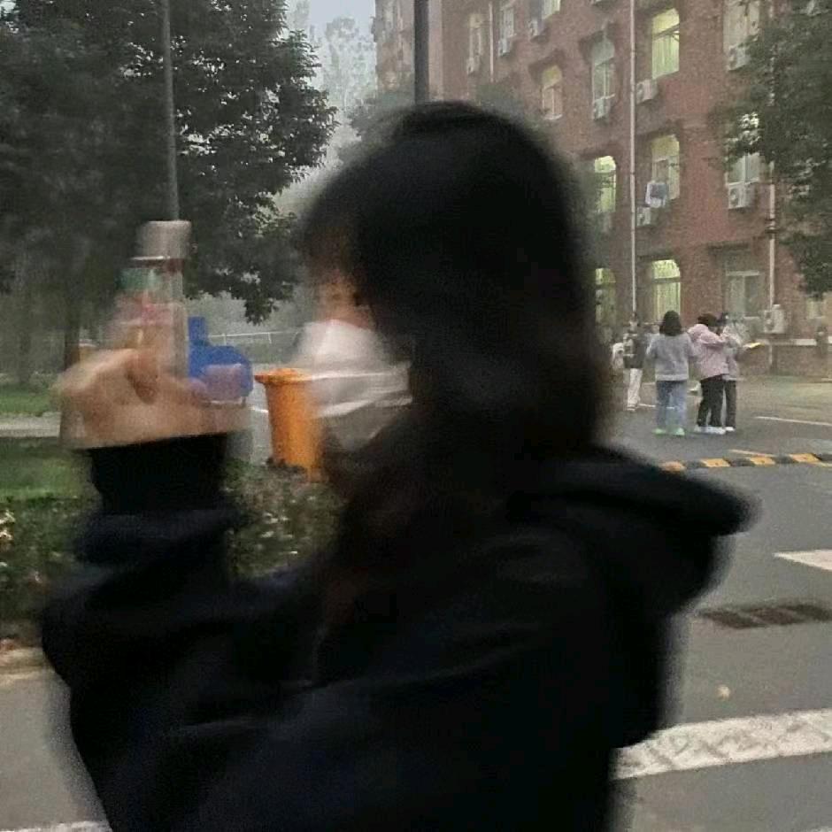 前凸后翘臣妾做不到啊！🍂