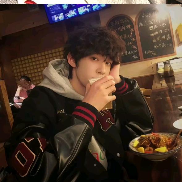 ❁⃘𖤣小伊𖥧*ﾟ.