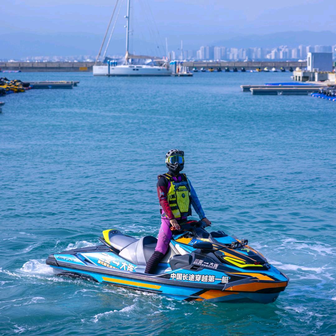 JET SKI 摩托艇 张洁