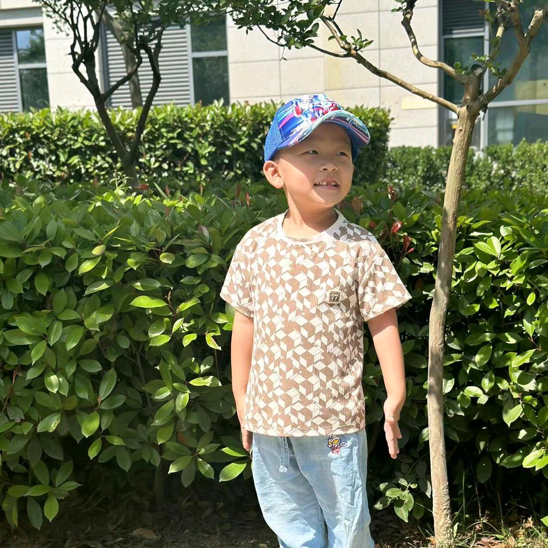 大哥没有文化，大哥也不爱说话