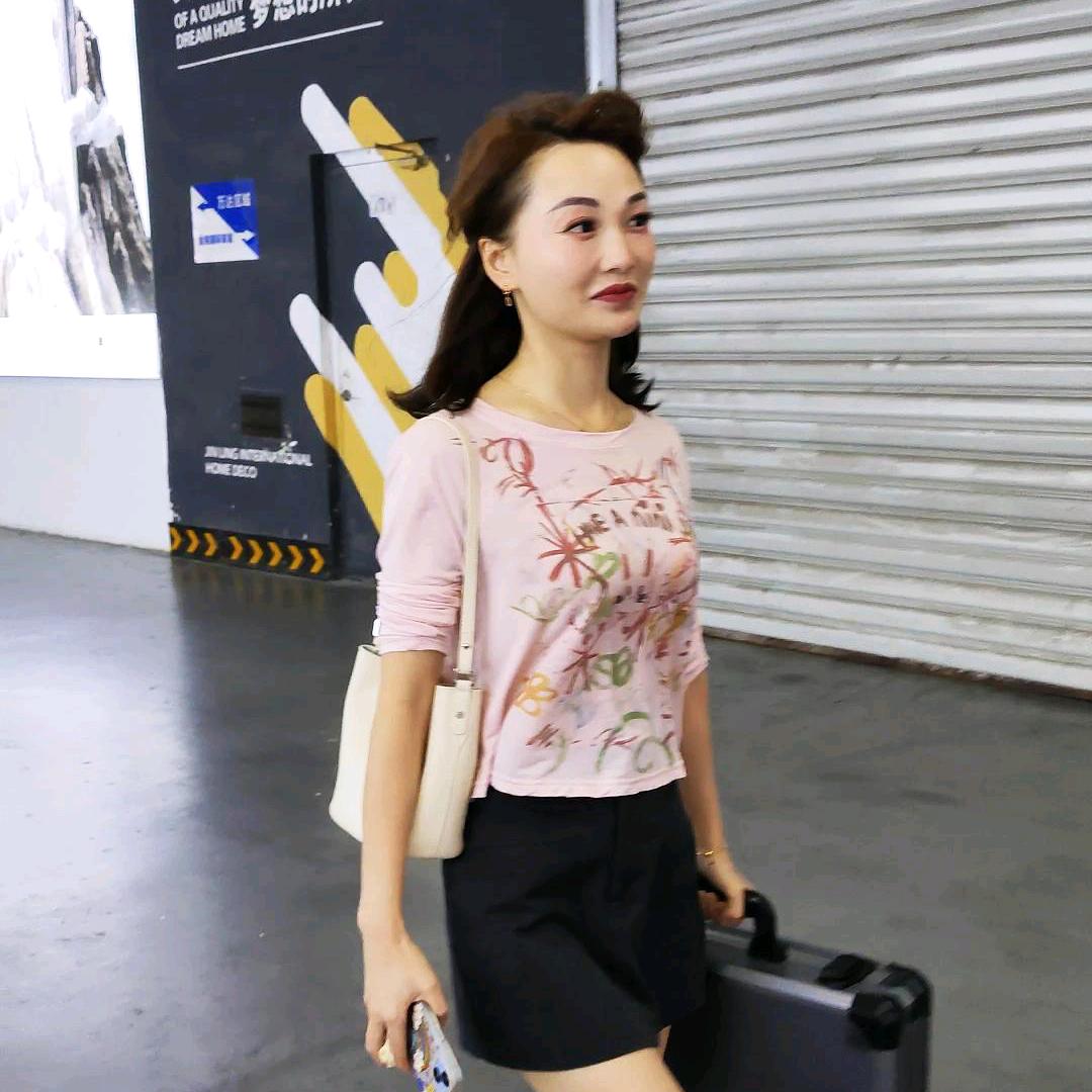 木畅无缝纱窗利姐