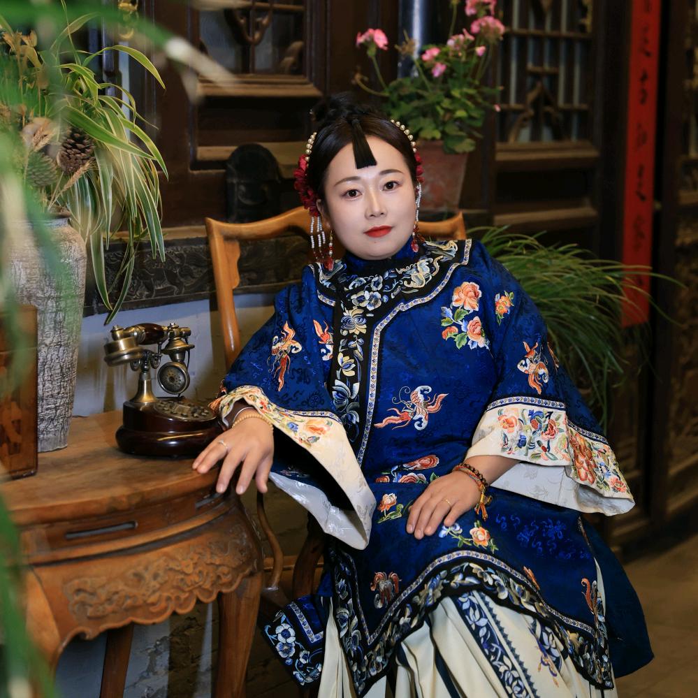莉莉