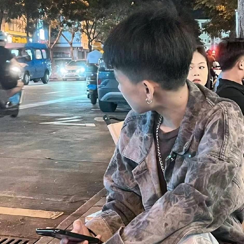 杨飞