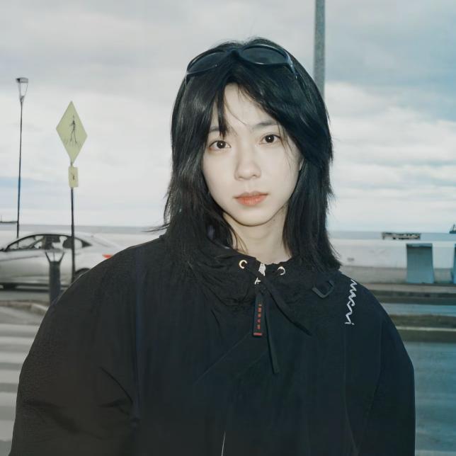 小芊要努力学吉他