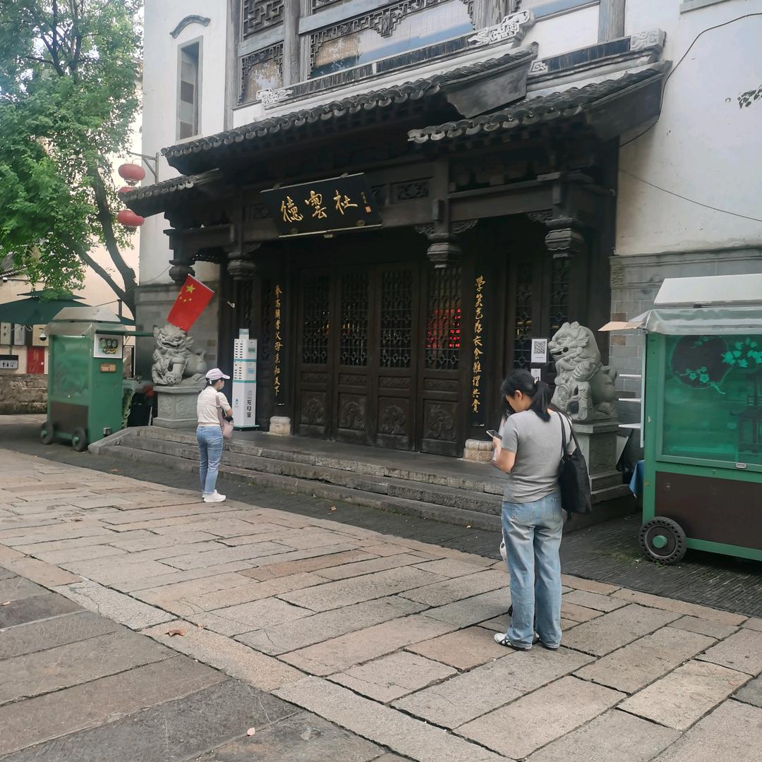 丽丽的小跟班