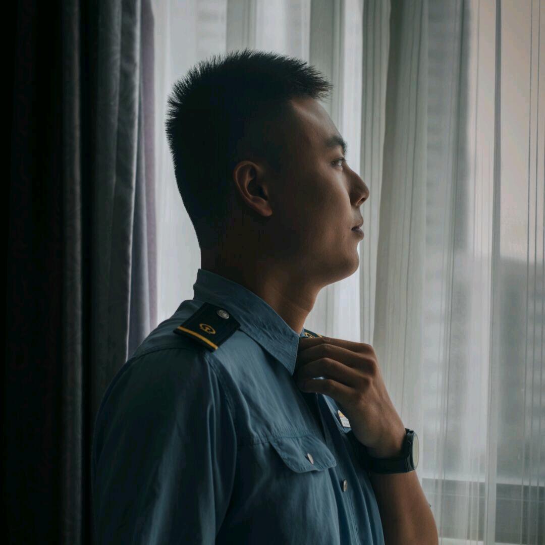 钢轨上的独舞者