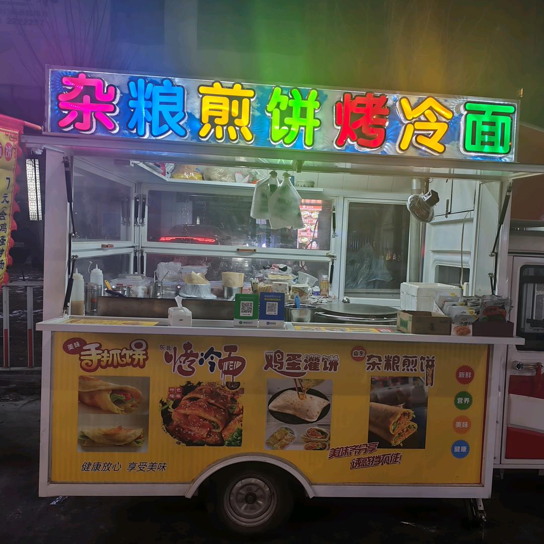 “小何”杂粮煎饼 烤冷面