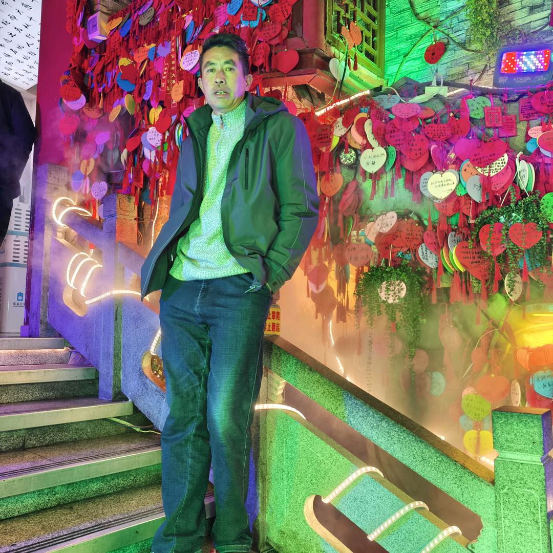 表面比谁都快乐（李）