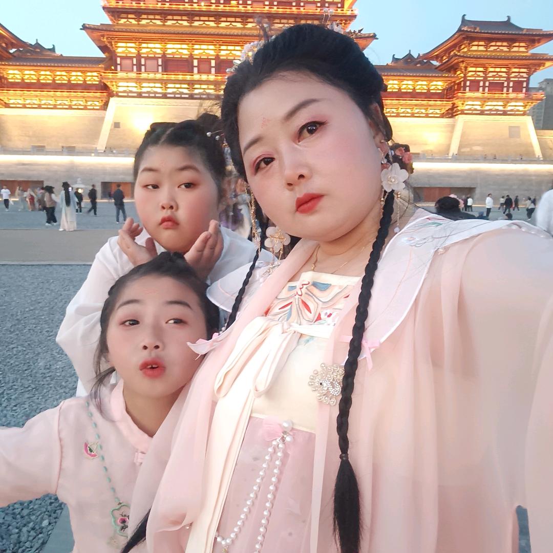 快乐女孩（活泼可爱）