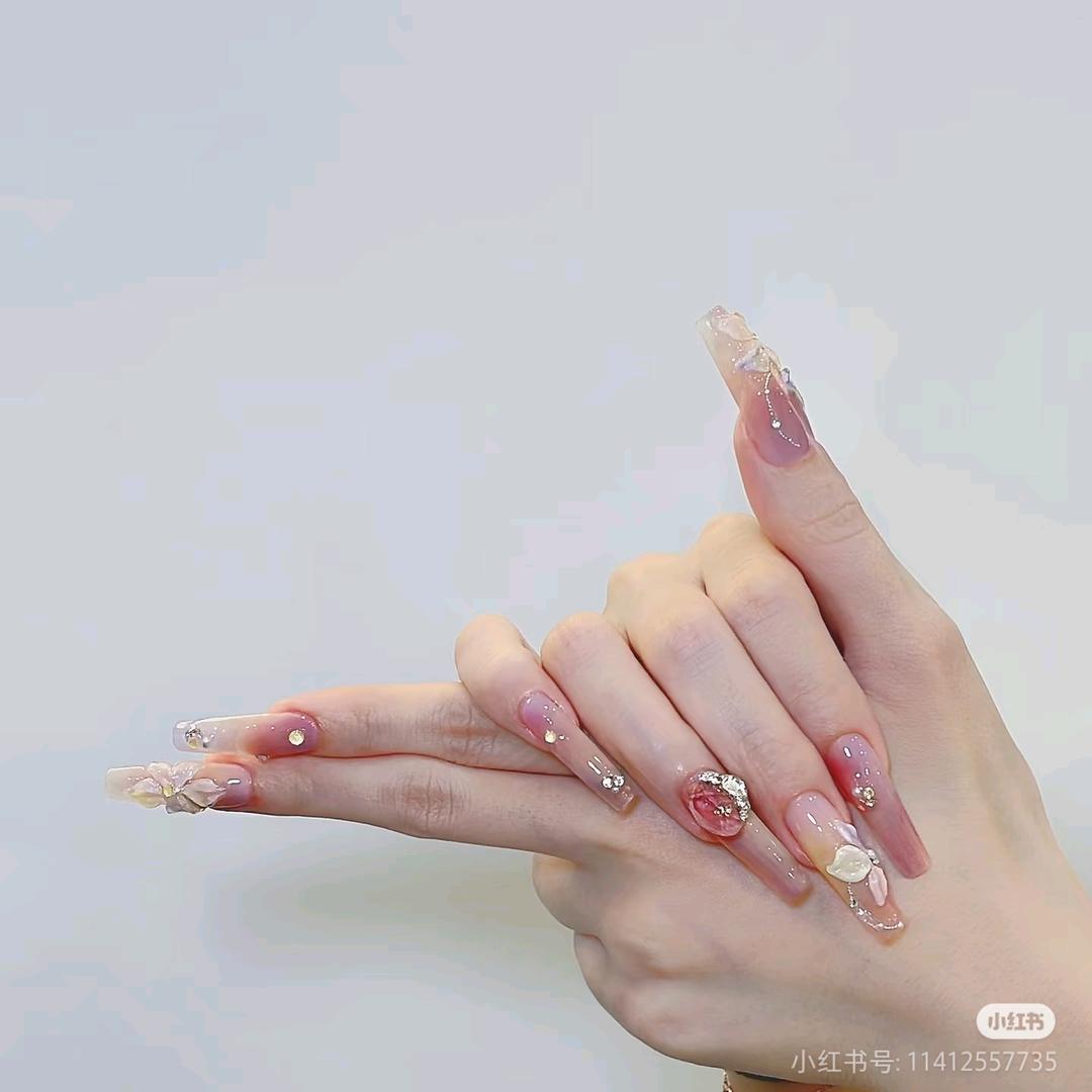 钞票很多张女生