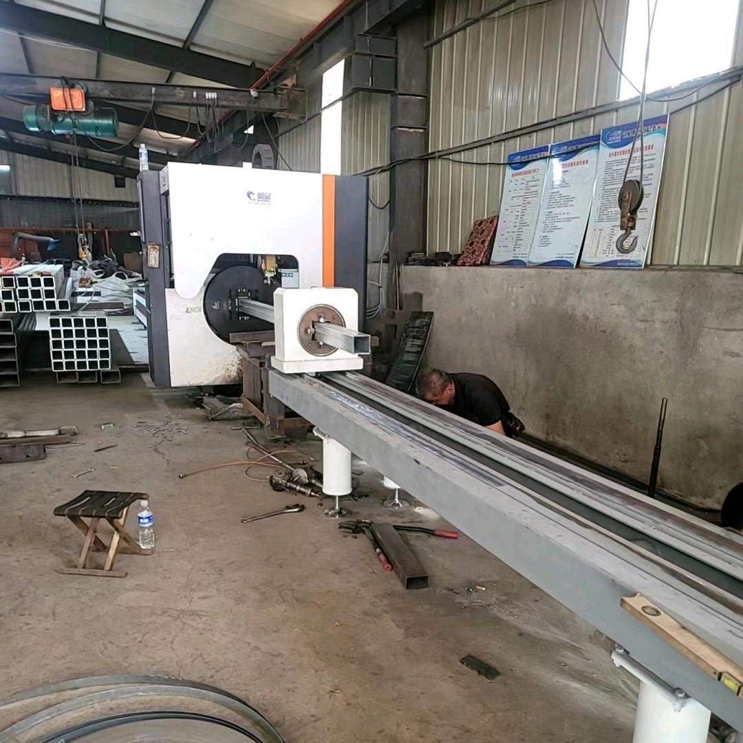 两卡盘激光切管机前接料平台