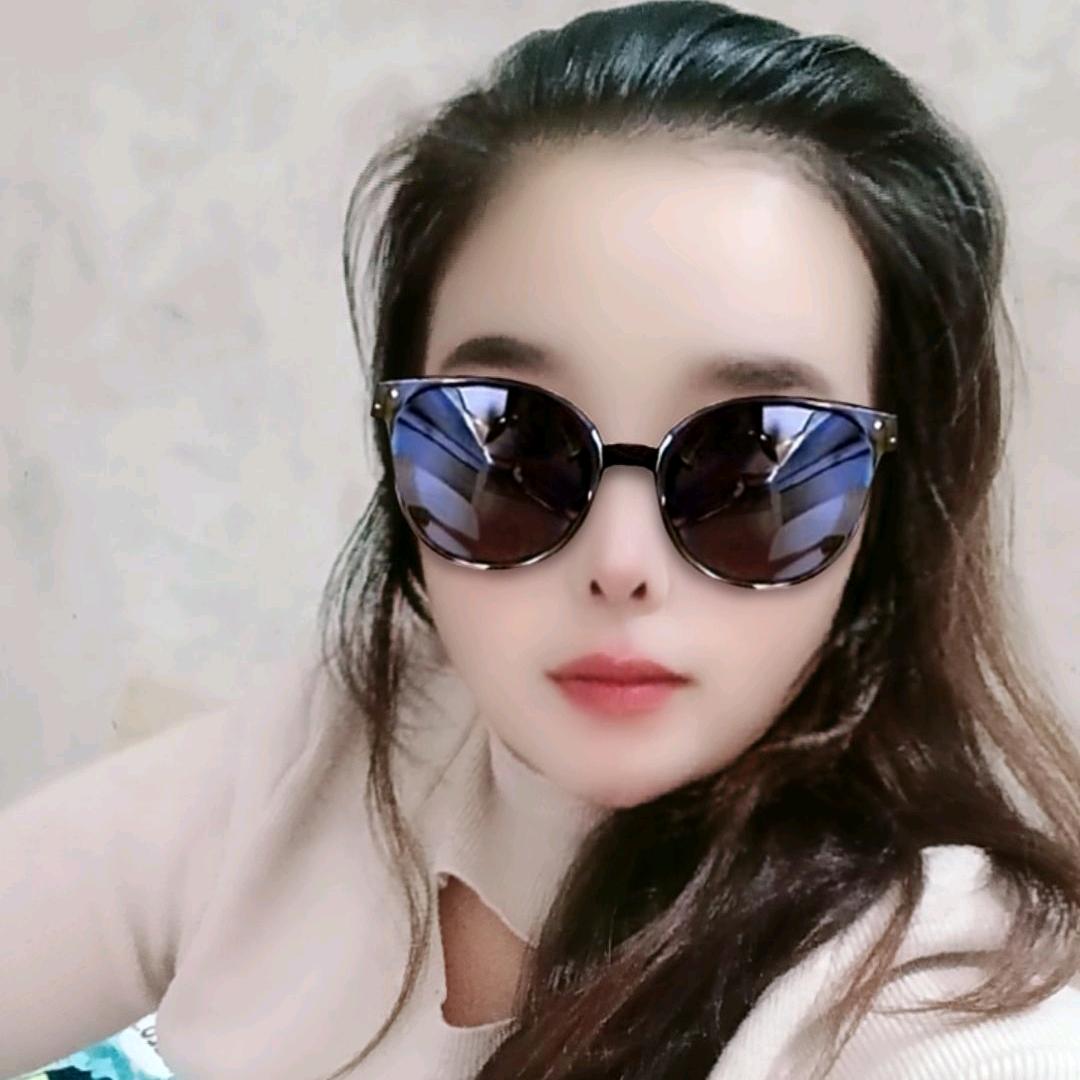 楚楚.