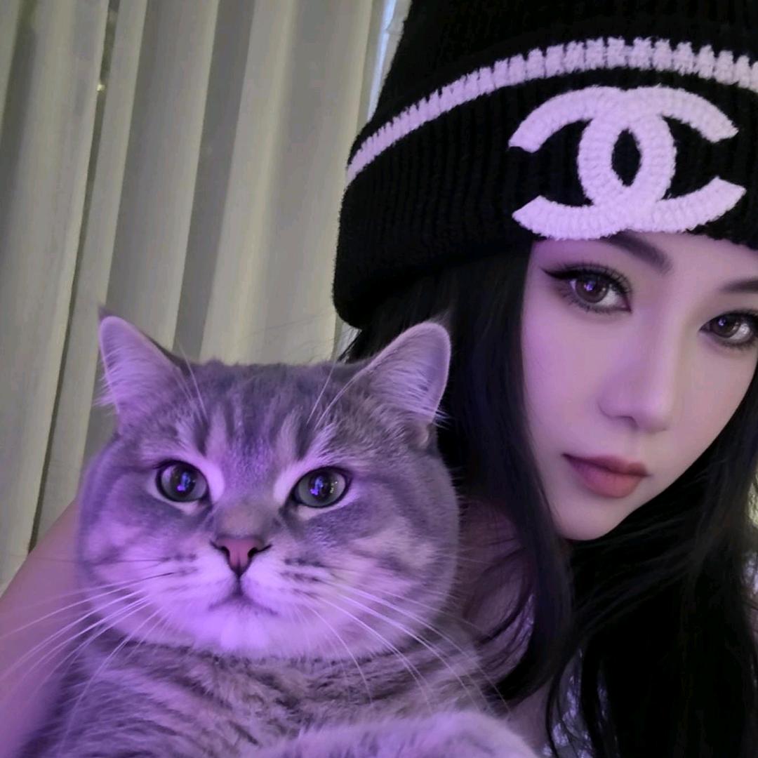 小  鹤 🥰 🤣 🥰