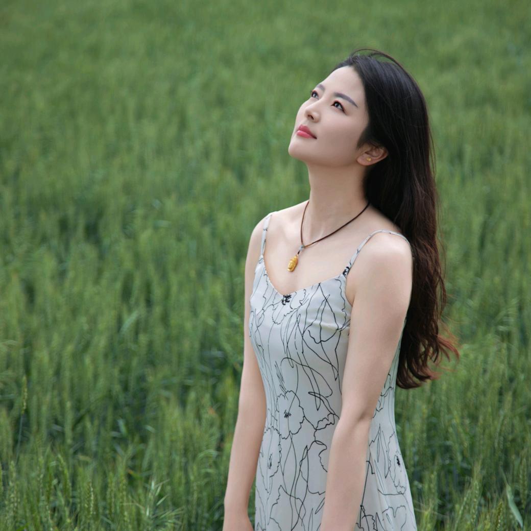 静   静    新娘跟妆