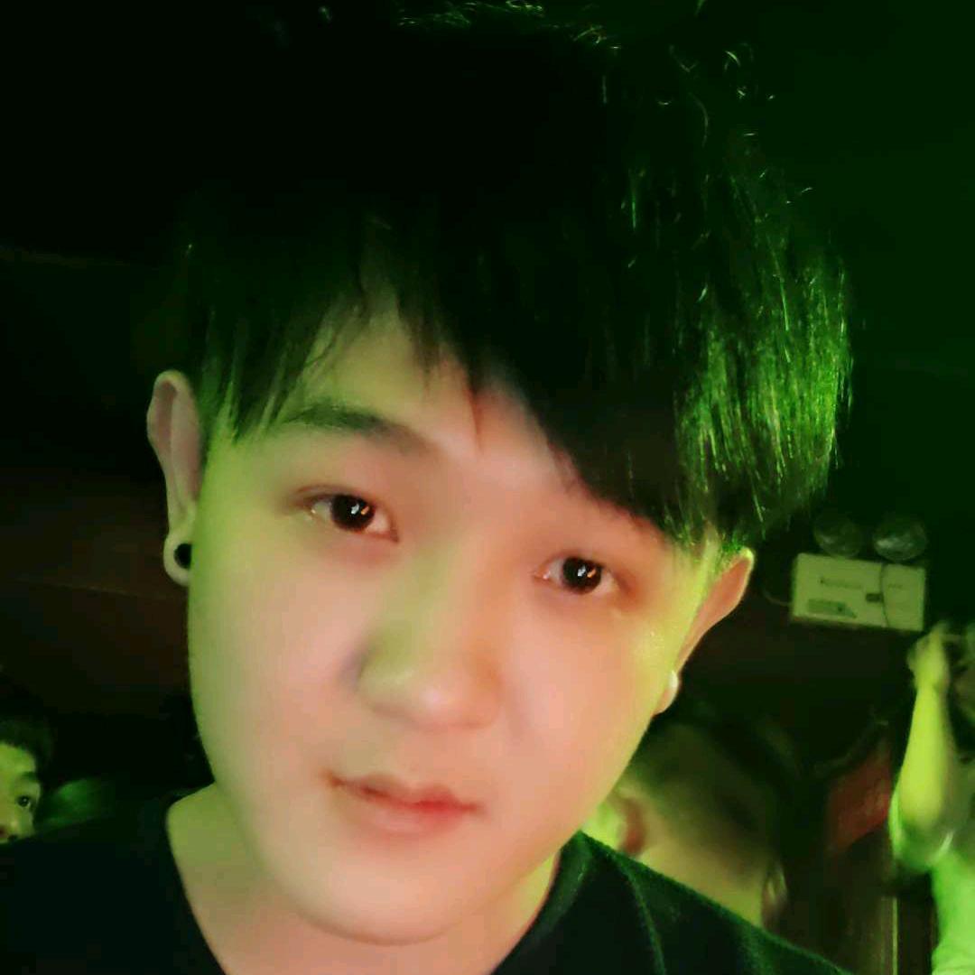 向阳而生~