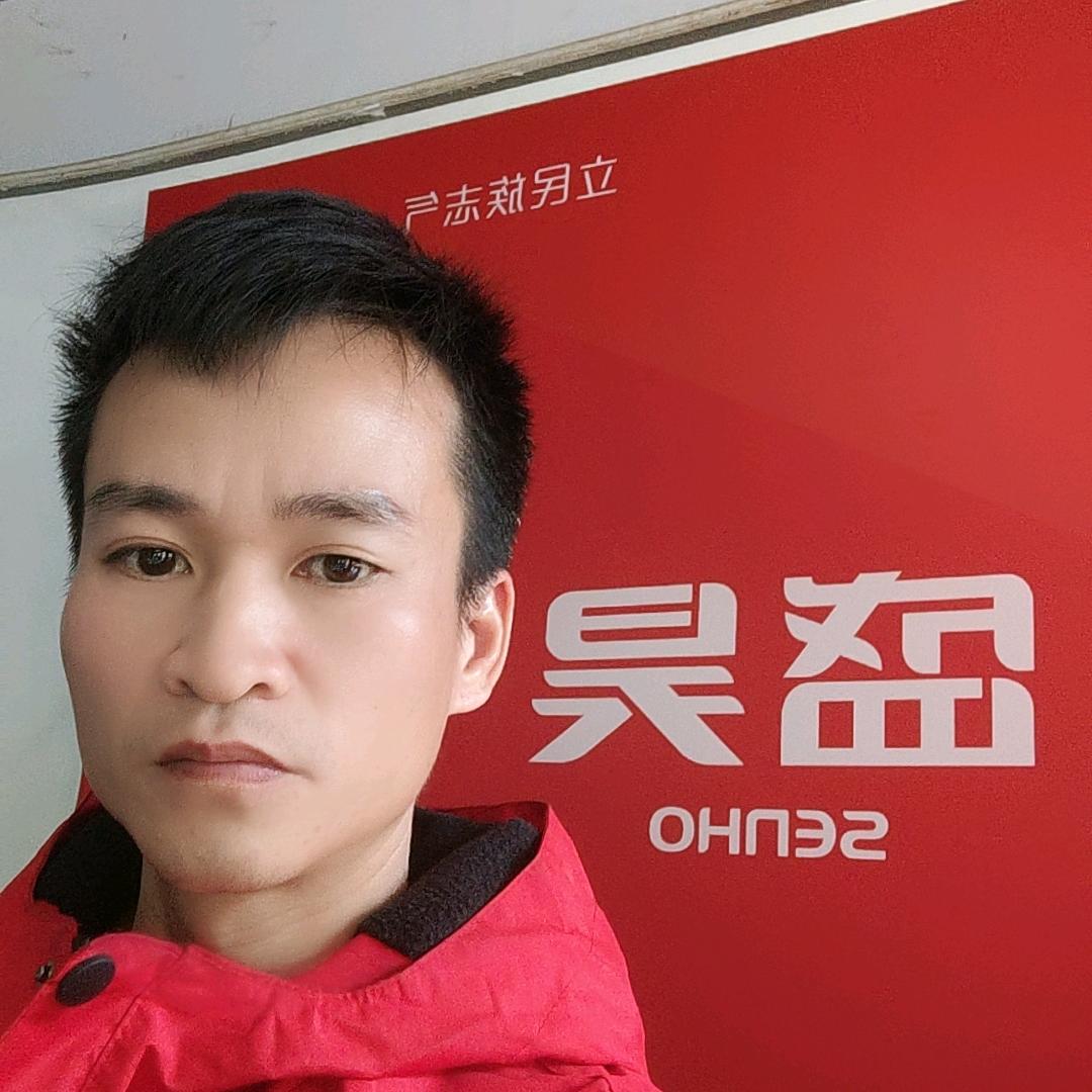 在广西罗城卖盛昊篷车的小袁