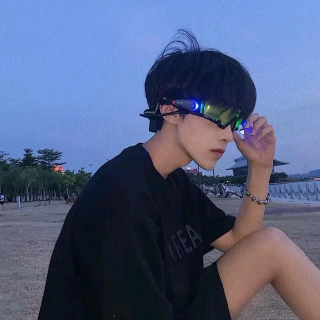 林深时见鹿，海蓝时见鲸，梦醒时见你