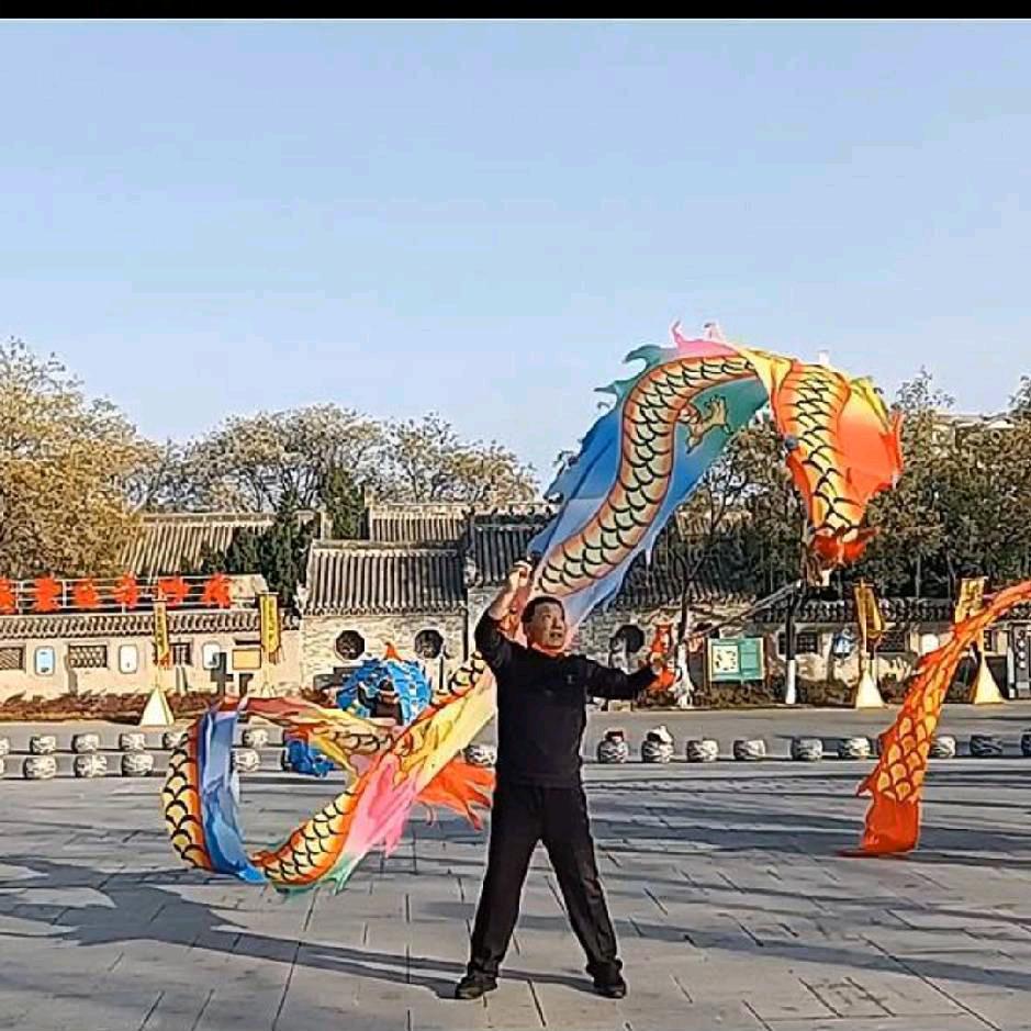 舞龙爱好者，李哥。