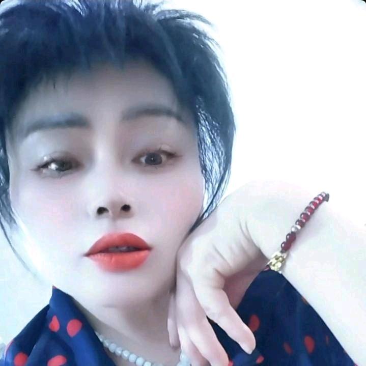 严育群以后改变，别人怎么对待，以诚相待