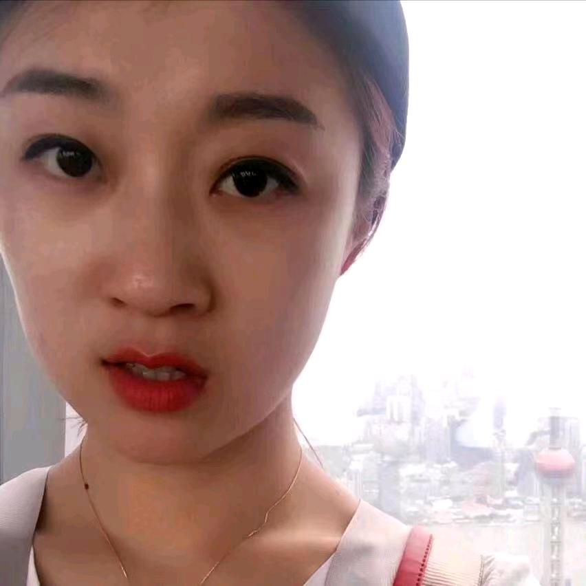 莉莉姐在唐山摆摊卖拌鸡架