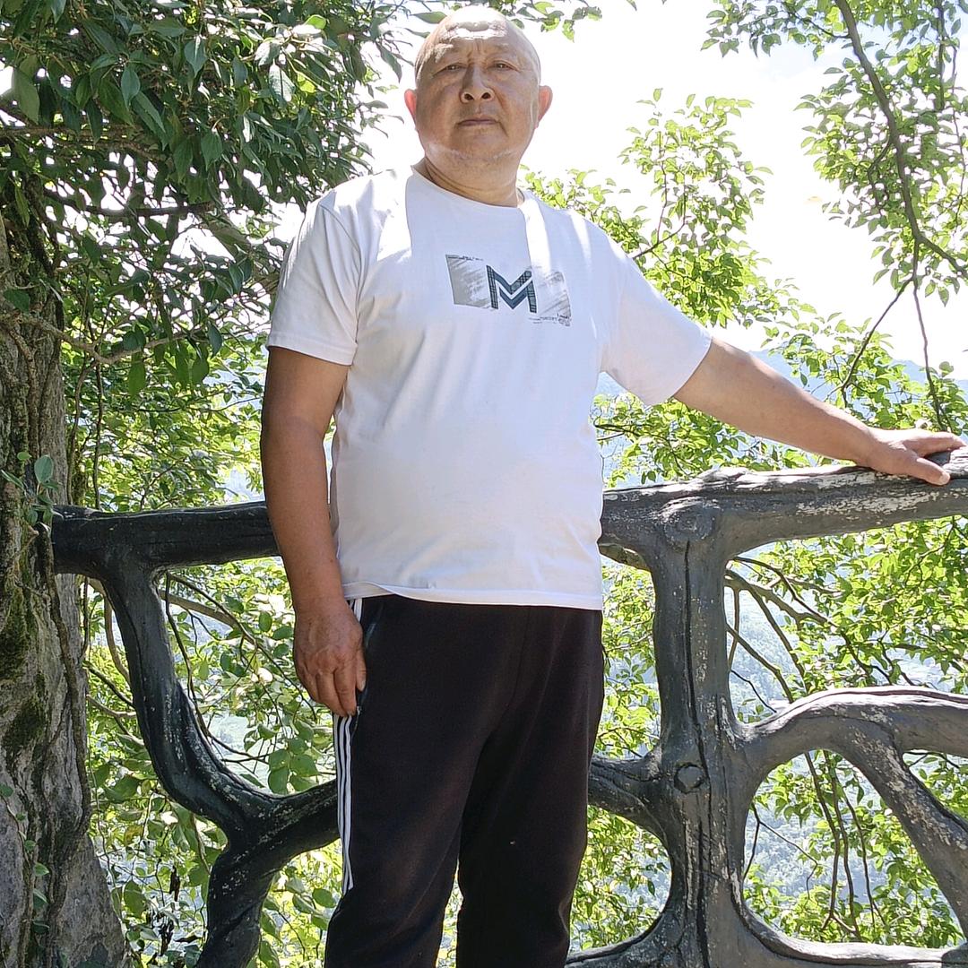 李哥（小号）【早上9点8分开播】