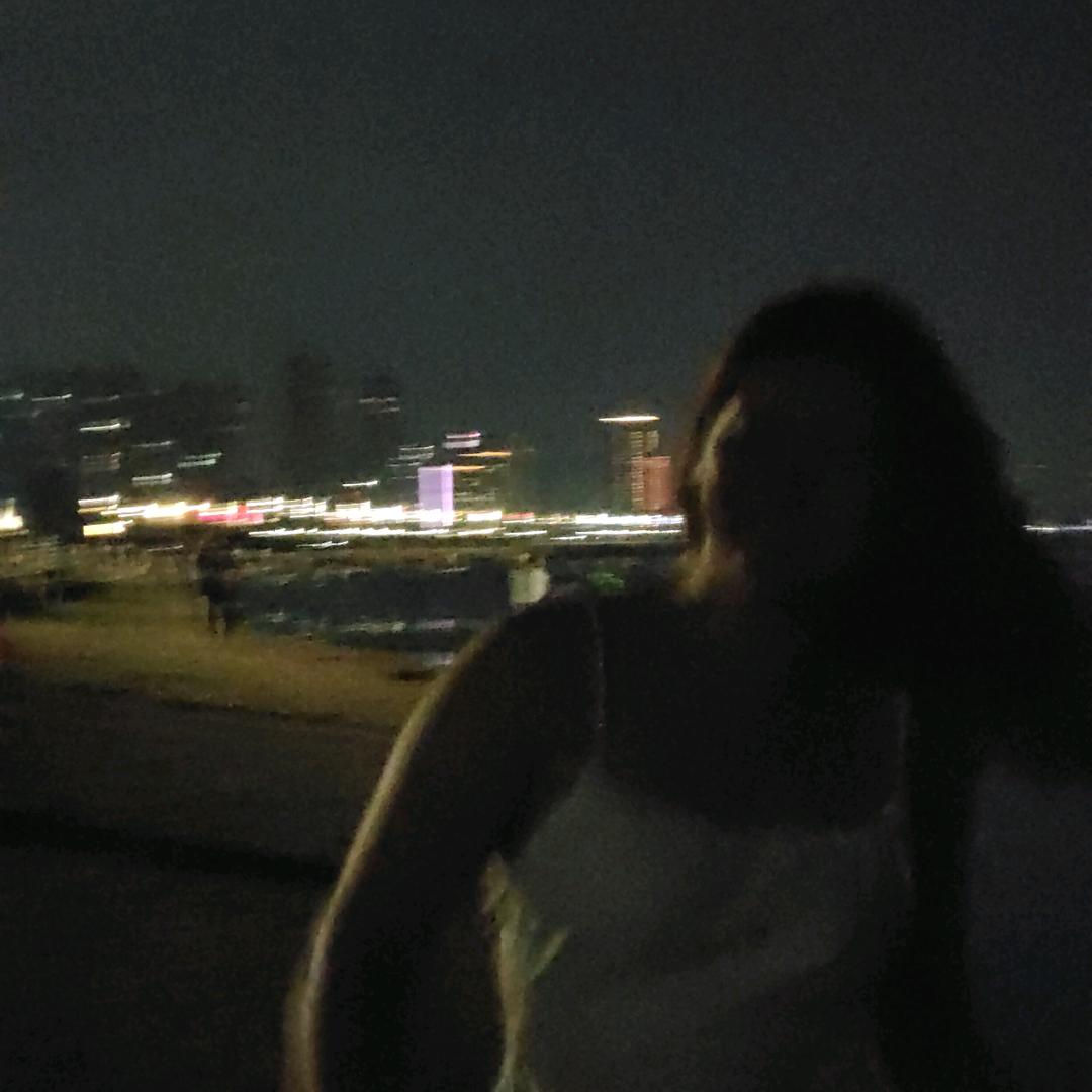 主唱是个贝斯手