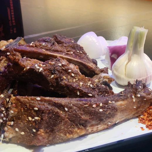 云想衣裳花想容