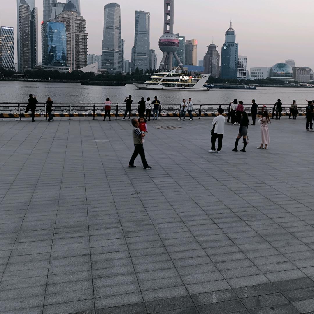 阳光明媚