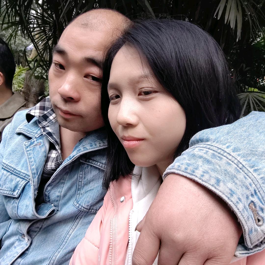 金光灿烂的巫立头像