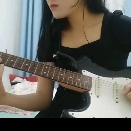 这美女吉他弹的真⑥