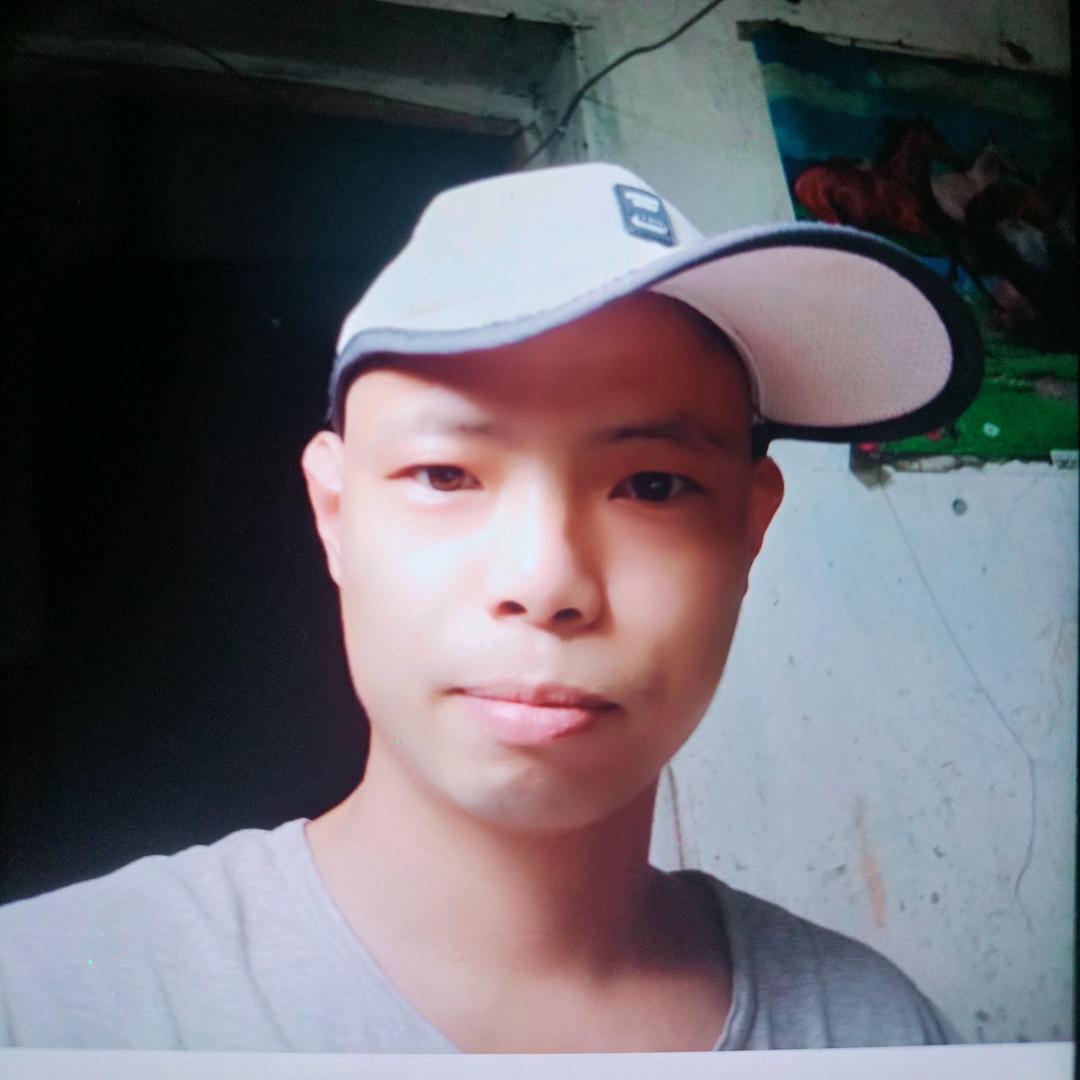 黄百萬╭☞就是这个人！