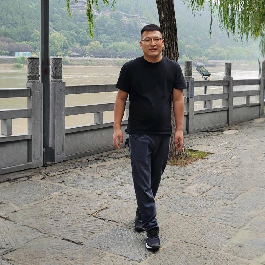 一见你就笑的人