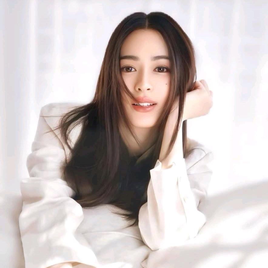守护宝藏女孩LingLingkwong鄺