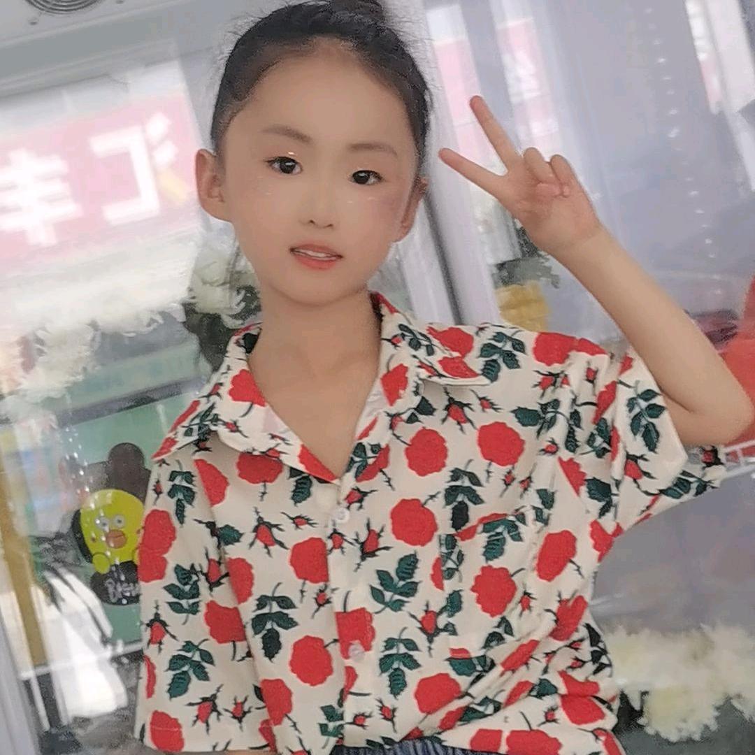 黄口海洋鲜花，气球派对