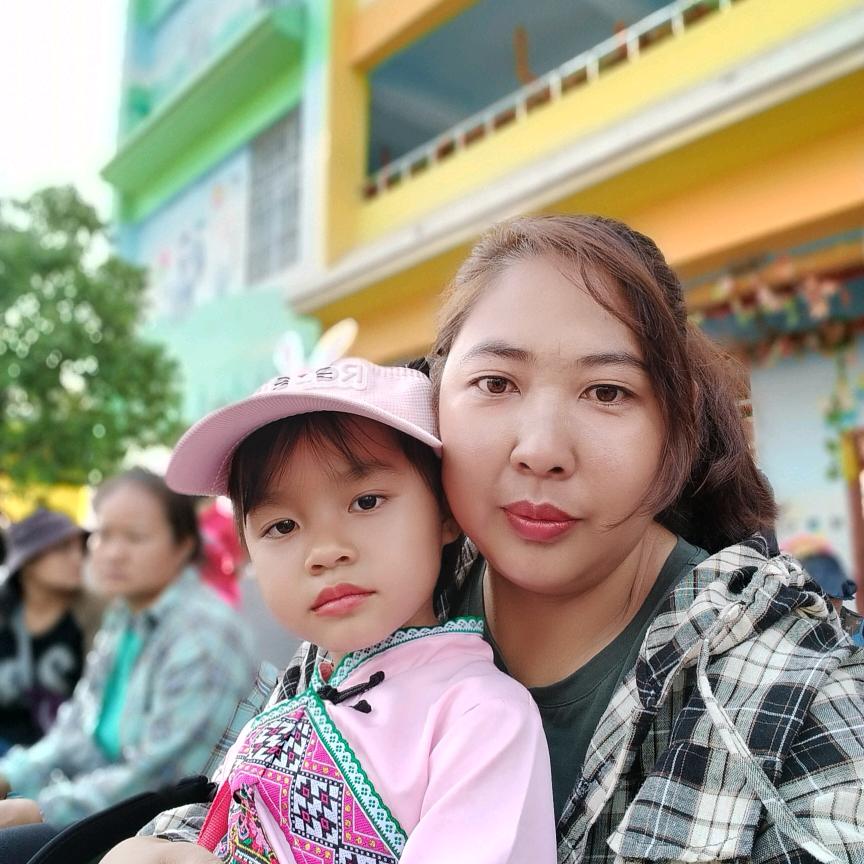 థ౪థ叼着棒棒糖拽天下ᵎ(•̀㉨•́)