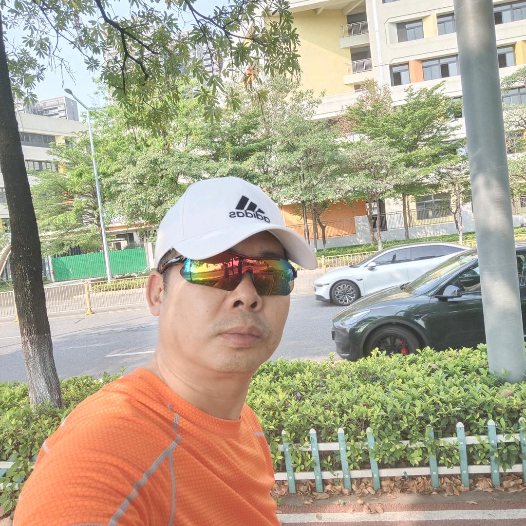 万花丛中一点绿