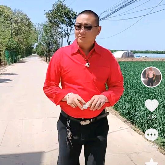 二哥心软脾气爆