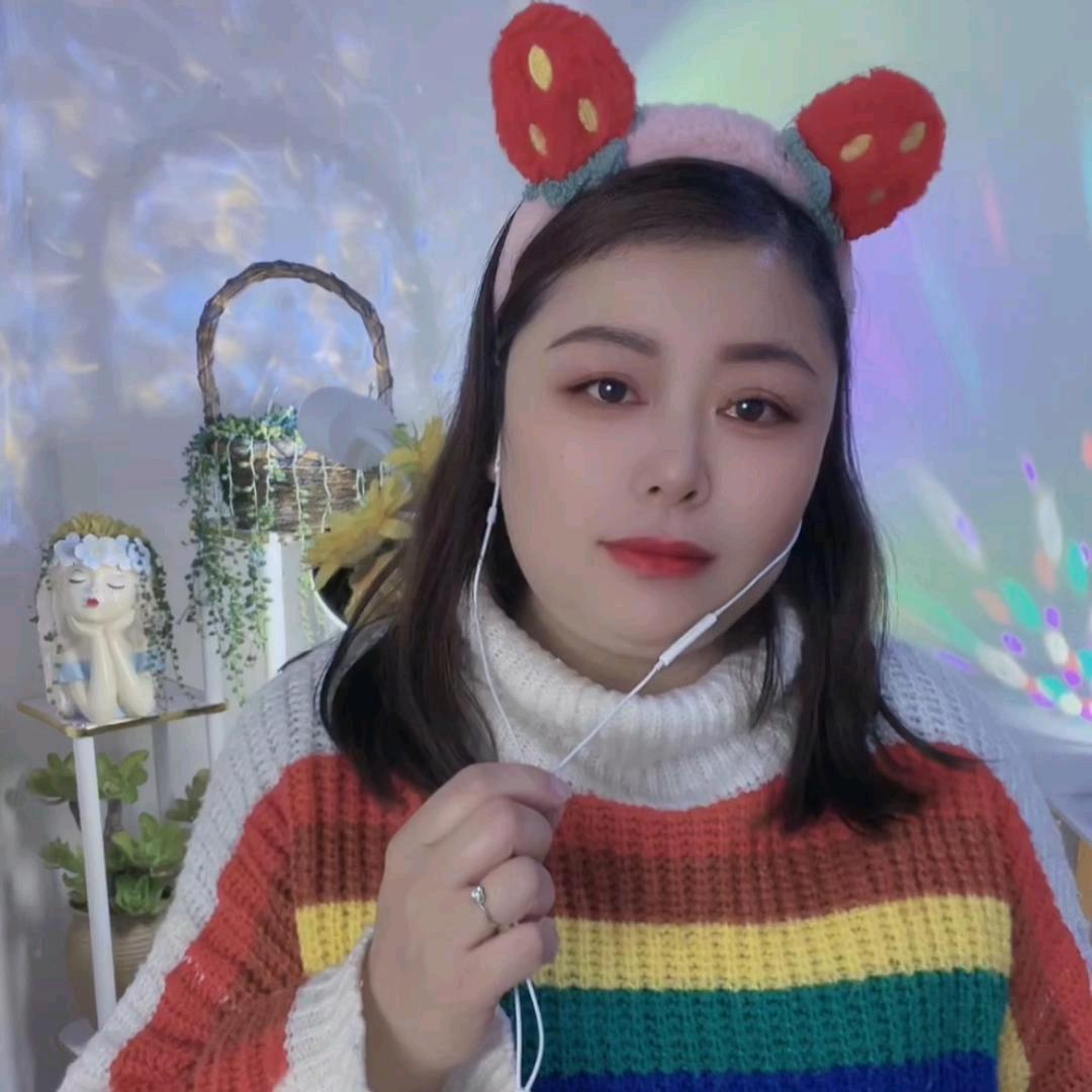 莉莉🎤开播号在主页