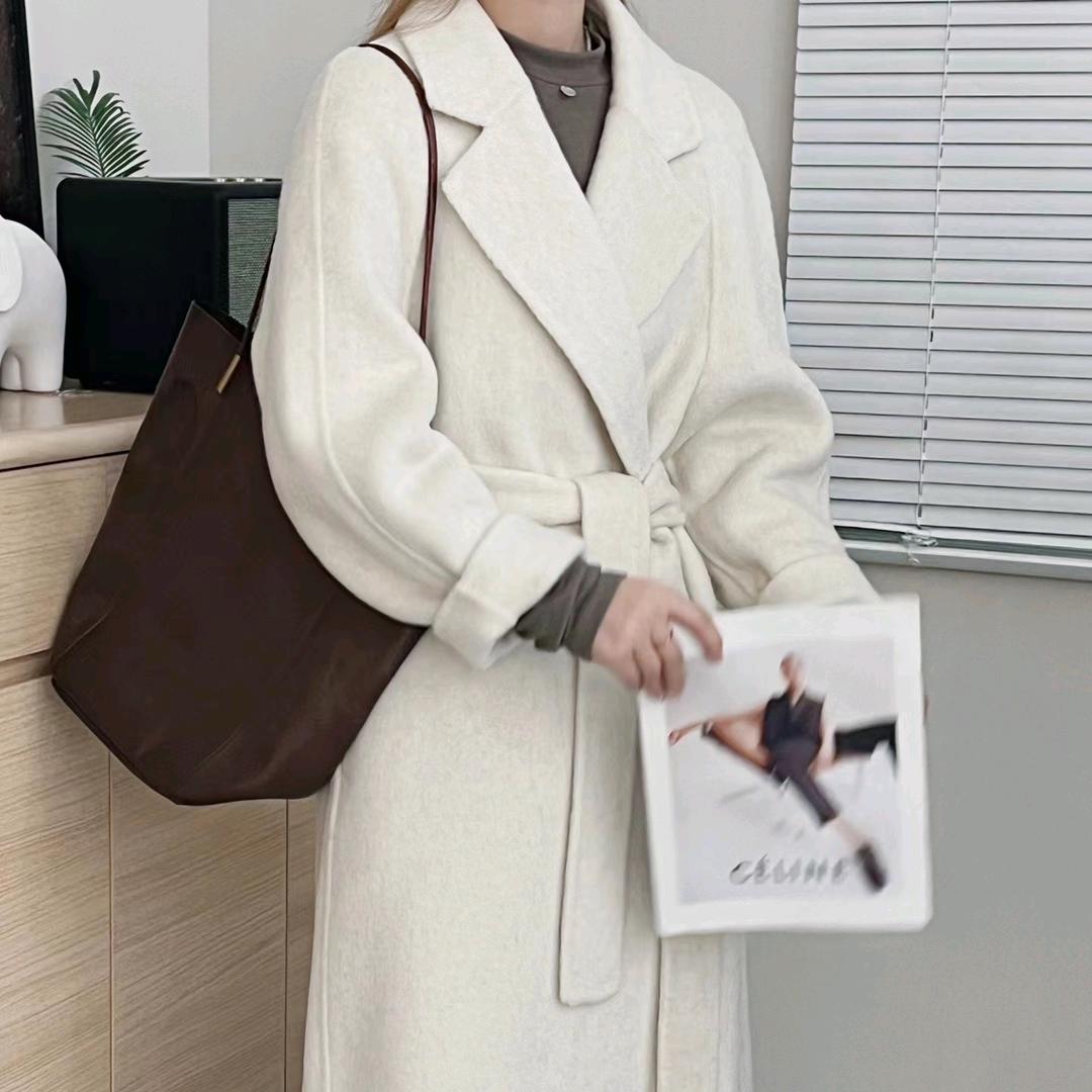 何颖大衣服饰