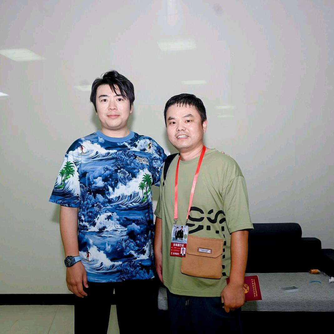 发发钢琴调音师