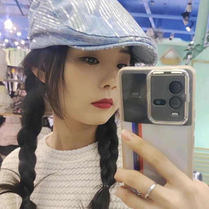 遥知不是雪