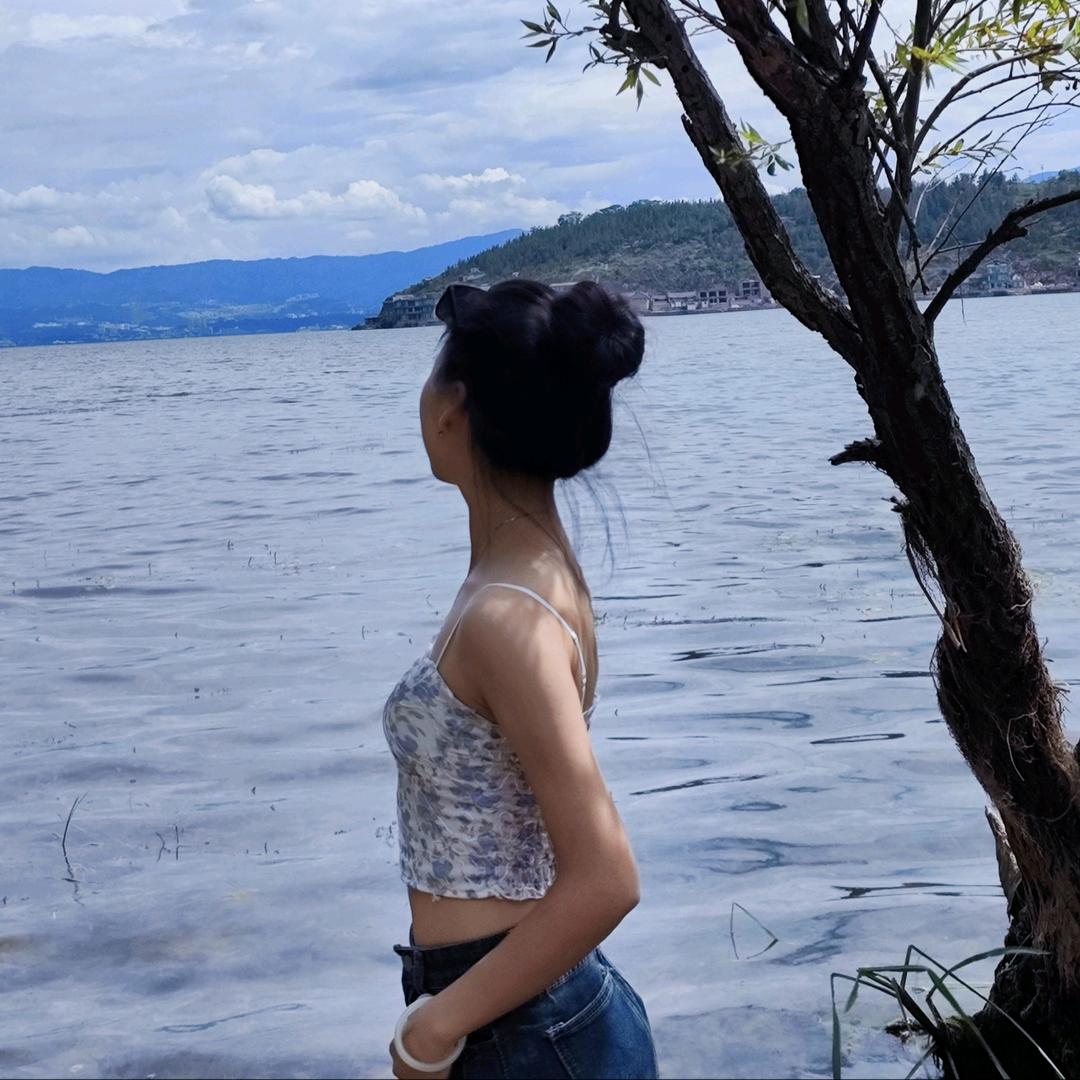 小梅多喝奶茶