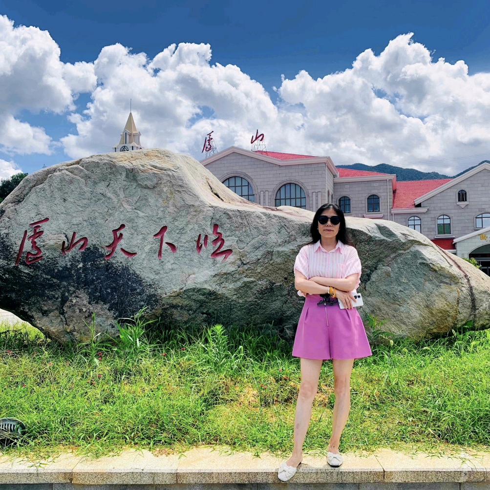 万馨（带姐妹）