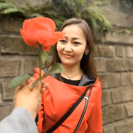 古丽娜尔服饰