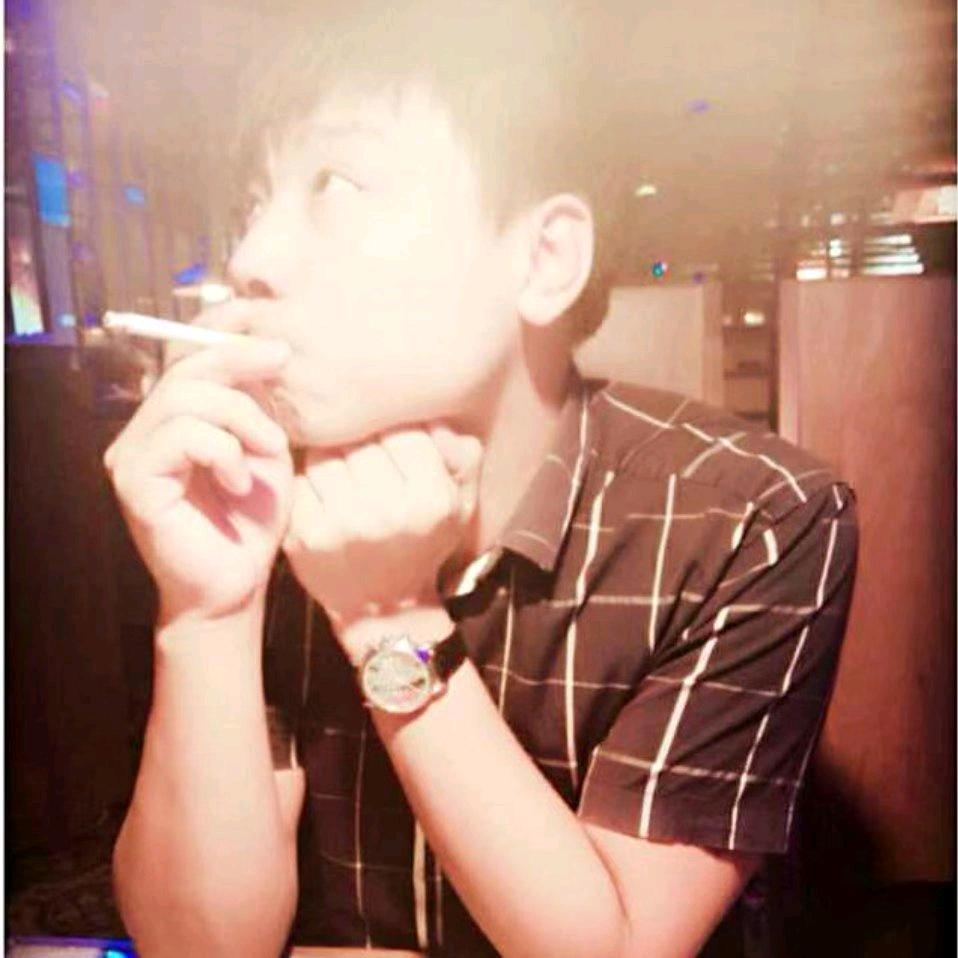 五彩斑斓的黑。