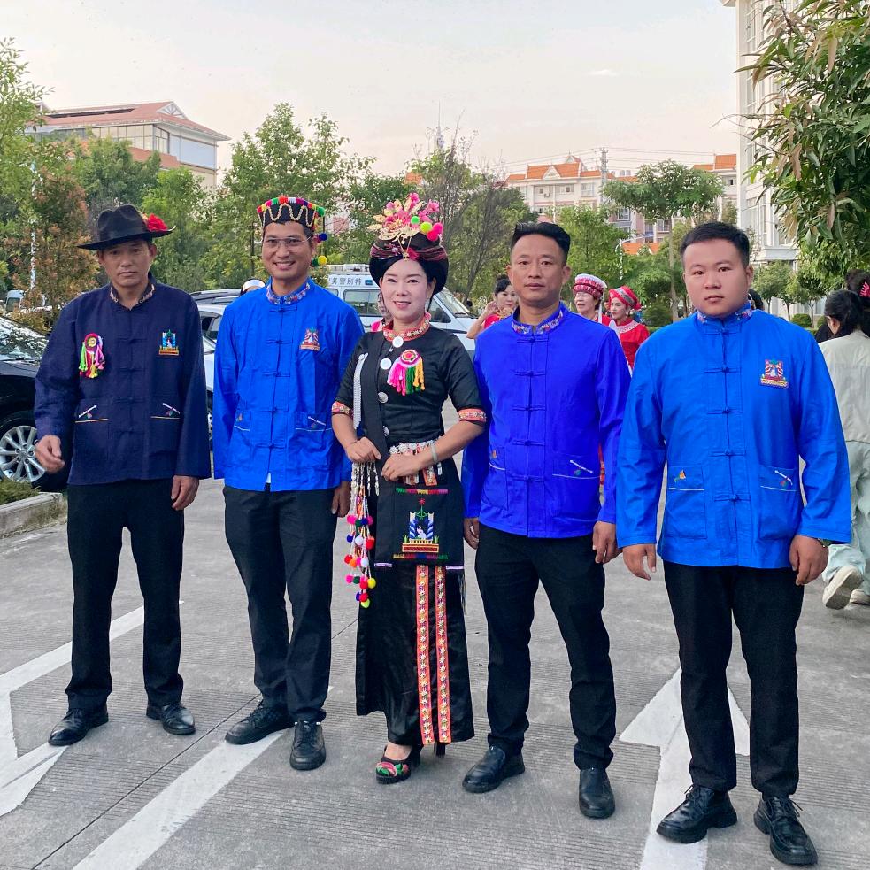 快乐的小杨人... -^〇^-