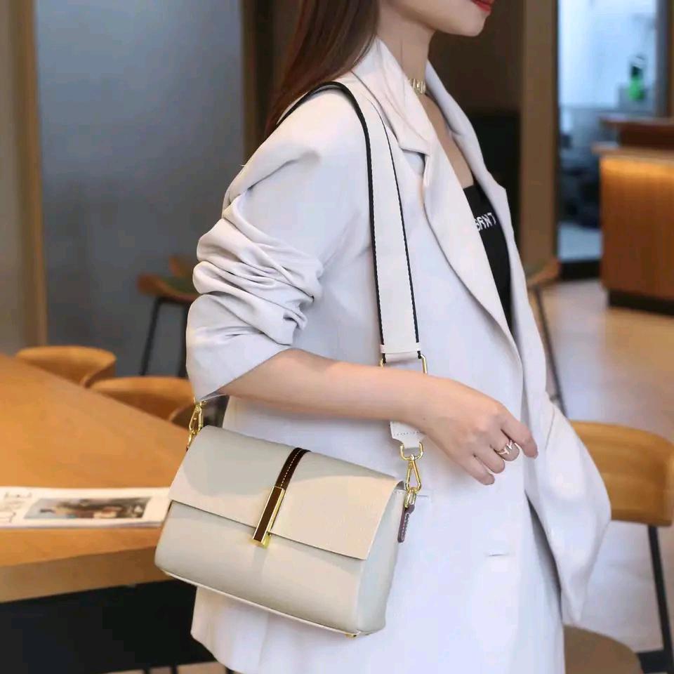 贝贝皮具工厂店