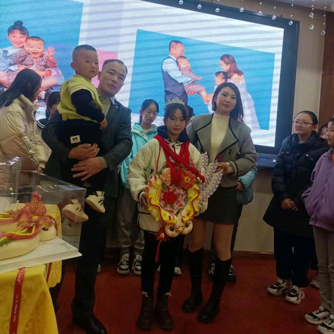 发粉、涂墙